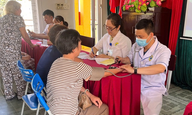 Khám bệnh miễn phí cho người dân Huế hưởng ứng Ngày Sức khỏe toàn dân- Ảnh 1.