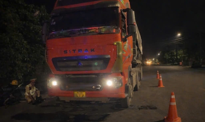 Quốc lộ 49 những ngày đầu thực hiện phương án phân luồng xe tải nặng- Ảnh 5. Quốc lộ 49 những ngày đầu thực hiện phương án phân luồng xe tải nặng- Ảnh 5.