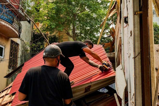 Người dân tháo dỡ tài sản bàn giao mặt bằng xây "siêu cầu" 20.000 tỷ đồng- Ảnh 6. Người dân tháo dỡ tài sản bàn giao mặt bằng xây "siêu cầu" 20.000 tỷ đồng- Ảnh 6.