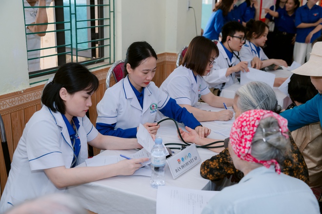 Tiếp sức ngư dân bám biển từ những tủ thuốc nghĩa tình- Ảnh 4.