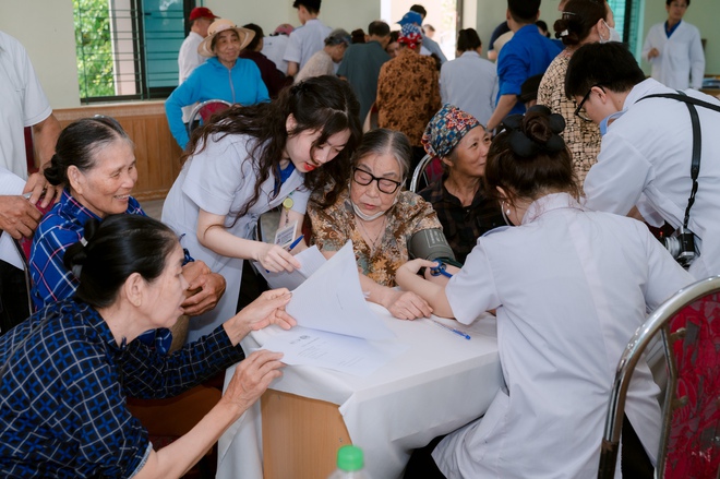 Tiếp sức ngư dân bám biển từ những tủ thuốc nghĩa tình- Ảnh 3.