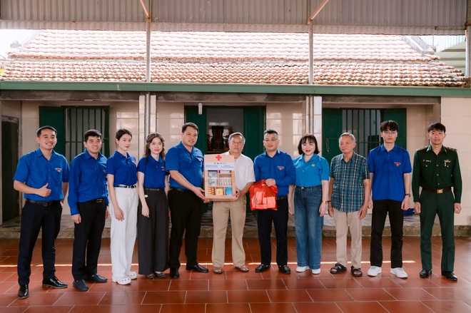 Tiếp sức ngư dân bám biển từ những tủ thuốc nghĩa tình- Ảnh 2.