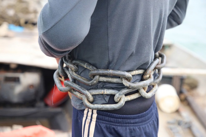 Nghề 'săn' đặc sản dưới đáy sông Nhật Lệ- Ảnh 5. Nghề 'săn' đặc sản dưới đáy sông Nhật Lệ- Ảnh 5.