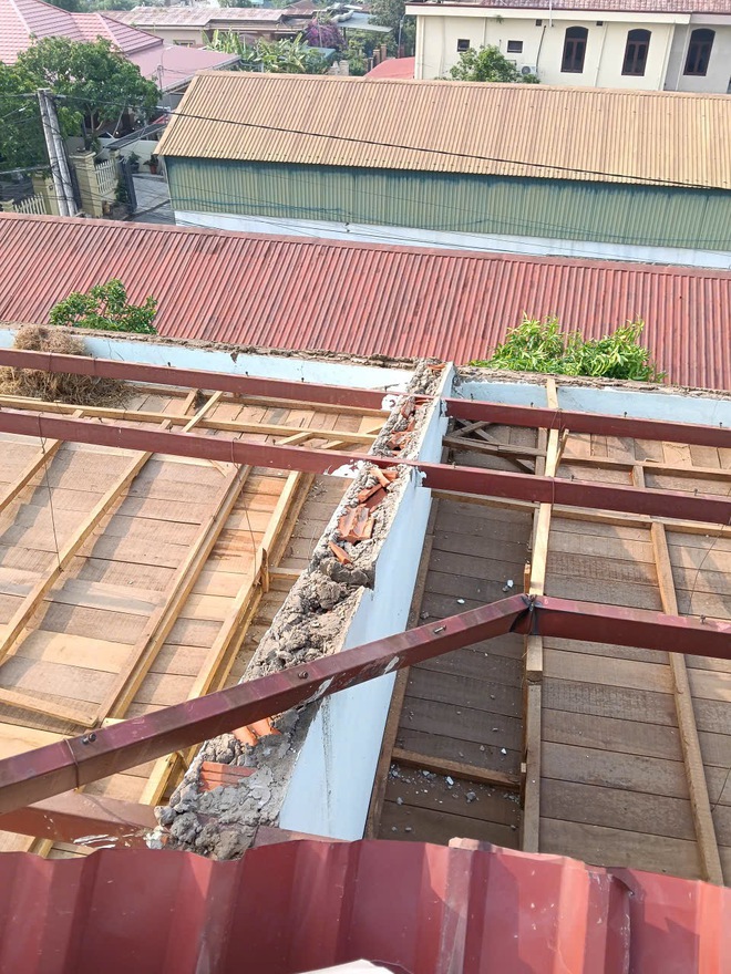 Nhiều nhà dân, công trình công cộng ở Quảng Trị bị hư hại sau trận lốc xoáy- Ảnh 3.