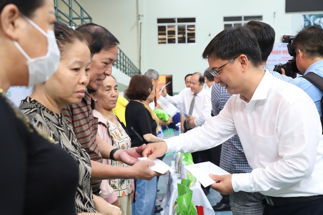 TPHCM đồng loạt triển khai khám sức khỏe miễn phí cho người dân, đưa y tế đến tận nhà
- Ảnh 3.