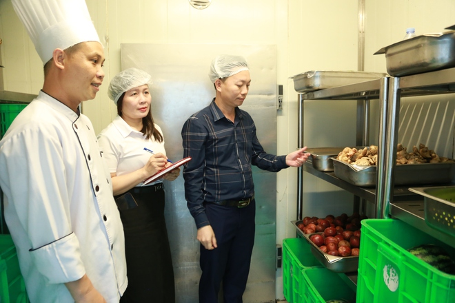 Kiểm tra an toàn thực phẩm tại loạt khách sạn, điểm kinh doanh ở Cửa Lò- Ảnh 5.