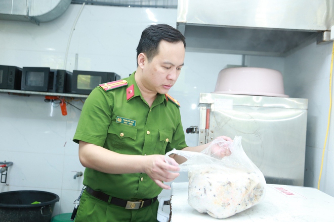 Kiểm tra an toàn thực phẩm tại loạt khách sạn, điểm kinh doanh ở Cửa Lò- Ảnh 7.