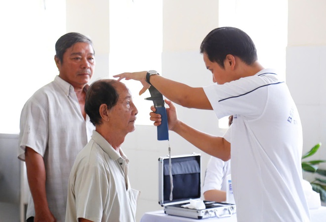 Ngày Sức khỏe toàn dân: 100 bệnh nhân khó khăn ở TPHCM được mổ mắt miễn phí- Ảnh 3.