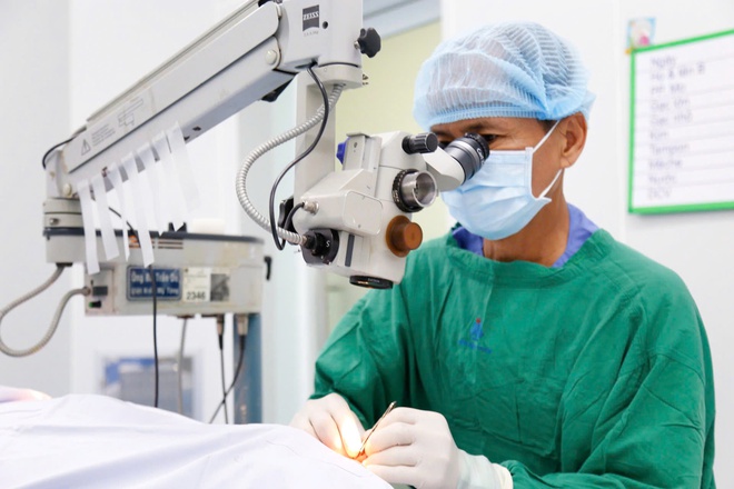 Ngày Sức khỏe toàn dân: 100 bệnh nhân khó khăn ở TPHCM được mổ mắt miễn phí- Ảnh 2.