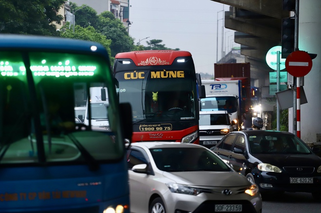 Người dân rời Thủ đô nghỉ Giỗ Tổ Hùng Vương, cửa ngõ 'tăng nhiệt', vành đai ùn dài- Ảnh 5.