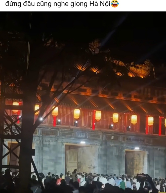 Dòng người 'ùn ùn' tham quan Đại nội Huế dịp nghỉ lễ Giỗ Tổ, điều gì tạo nên sức hút?- Ảnh 4.