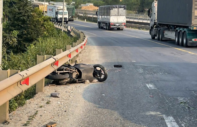 Tai nạn giao thông nghiêm trọng trên đường tránh Huế, 2 người thương vong- Ảnh 2.