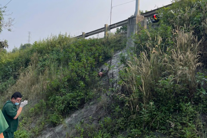 Tai nạn giao thông nghiêm trọng trên đường tránh Huế, 2 người thương vong- Ảnh 1.