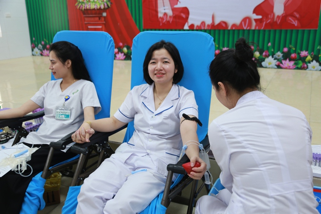 Ngành Y tế Nghệ An hiến máu, giữ nhịp điều trị- Ảnh 4. Ngành Y tế Nghệ An hiến máu, giữ nhịp điều trị- Ảnh 4.