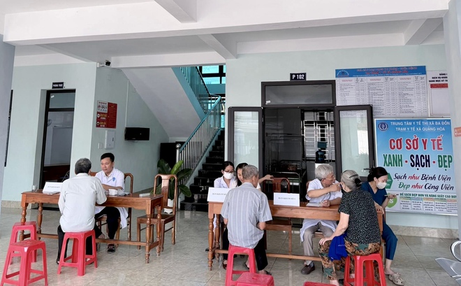 Khám, phát thuốc miễn phí hưởng ứng Ngày Sức khỏe toàn dân- Ảnh 2.