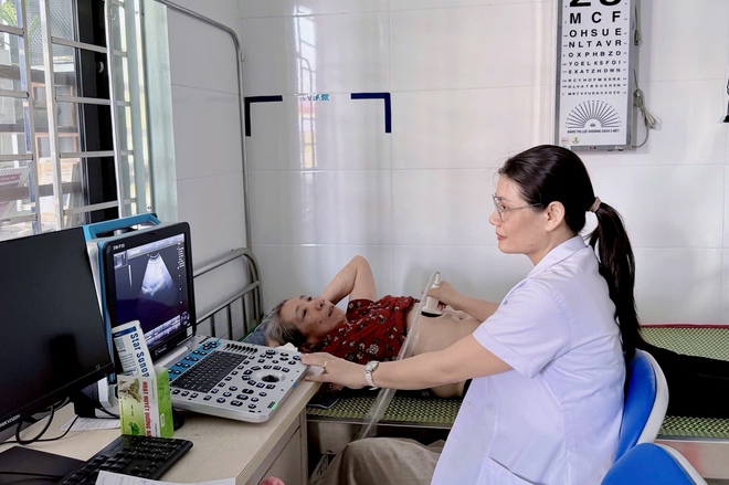 Khám, phát thuốc miễn phí hưởng ứng Ngày Sức khỏe toàn dân- Ảnh 3.