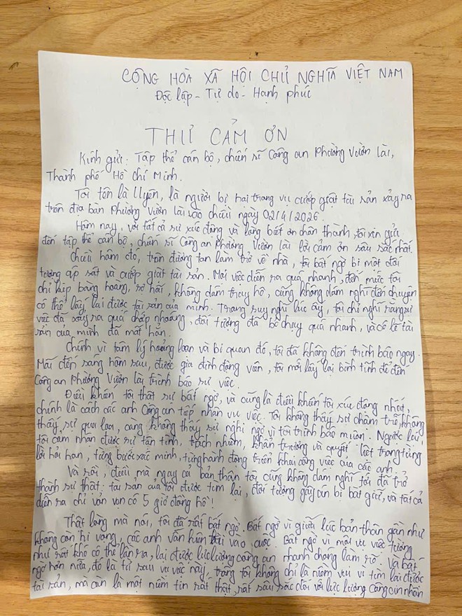 TPHCM: Người phụ nữ bị giật lắc vàng khi đang đi trên đường- Ảnh 1. TPHCM: Người phụ nữ bị giật lắc vàng khi đang đi trên đường- Ảnh 1.