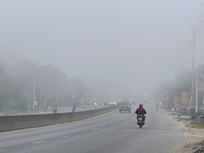 Đồng Hới chìm trong sương mù- Ảnh 2.