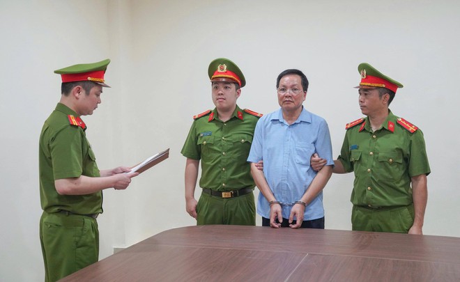 Phú Thọ: 4 cán bộ bị bắt tạm giam vì nâng khống tiền ăn của người tâm thần, học sinh dân tộc- Ảnh 1.