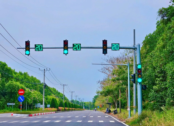 Cận cảnh cung đường xuyên rừng ngập mặn đẹp nhất TPHCM được nâng cấp lên 10 làn xe- Ảnh 3. Cận cảnh cung đường xuyên rừng ngập mặn đẹp nhất TPHCM được nâng cấp lên 10 làn xe- Ảnh 3.