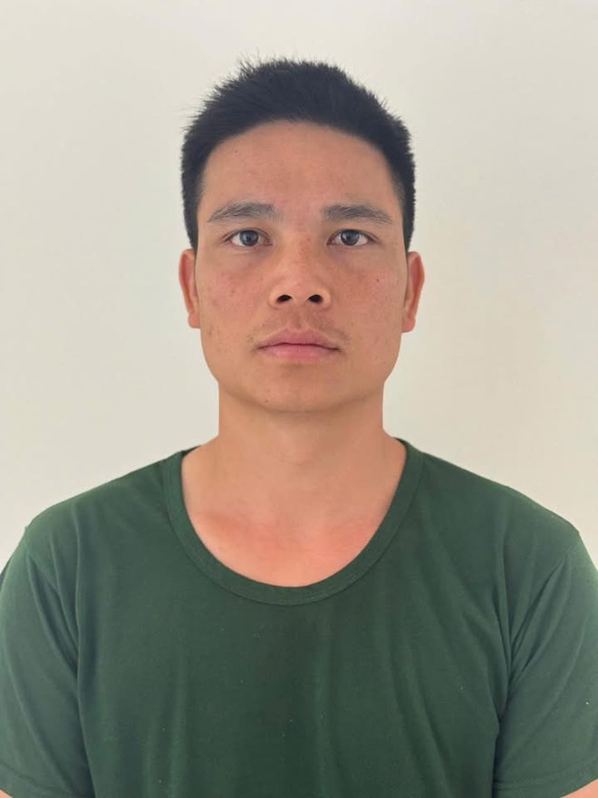 Bố vợ đòi lại xe ô tô, con rể nằm 'ăn vạ' trên nắp capo, hai bố con bị khởi tố- Ảnh 2. Bố vợ đòi lại xe ô tô, con rể nằm 'ăn vạ' trên nắp capo, hai bố con bị khởi tố- Ảnh 2.