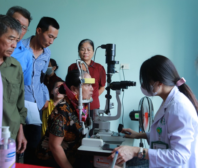 Hơn 15.000 người dân Nghệ An được khám sức khỏe miễn phí trong ngày đầu ra quân- Ảnh 10. Hơn 15.000 người dân Nghệ An được khám sức khỏe miễn phí trong ngày đầu ra quân- Ảnh 10.
