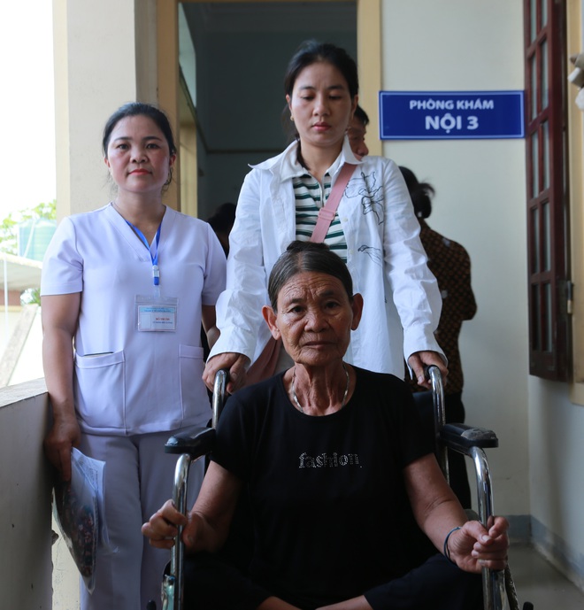 Hơn 15.000 người dân Nghệ An được khám sức khỏe miễn phí trong ngày đầu ra quân- Ảnh 5. Hơn 15.000 người dân Nghệ An được khám sức khỏe miễn phí trong ngày đầu ra quân- Ảnh 5.
