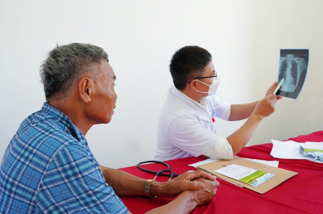 Hơn 15.000 người dân Nghệ An được khám sức khỏe miễn phí trong ngày đầu ra quân- Ảnh 15. Hơn 15.000 người dân Nghệ An được khám sức khỏe miễn phí trong ngày đầu ra quân- Ảnh 15.