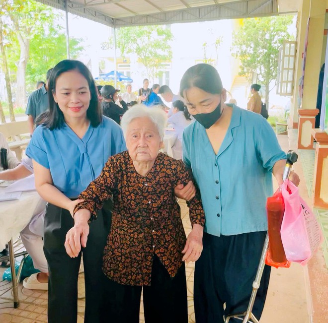 Hơn 15.000 người dân Nghệ An được khám sức khỏe miễn phí trong ngày đầu ra quân- Ảnh 8. Hơn 15.000 người dân Nghệ An được khám sức khỏe miễn phí trong ngày đầu ra quân- Ảnh 8.