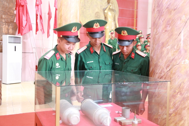 Lan tỏa giá trị trường tồn của Lời kêu gọi Toàn quốc kháng chiến
- Ảnh 6. Lan tỏa giá trị trường tồn của Lời kêu gọi Toàn quốc kháng chiến
- Ảnh 6.