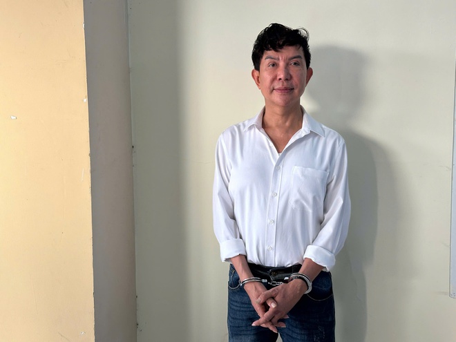 Clip: Ca sĩ Long Nhật khai gì ở cơ quan công an?- Ảnh 3. Clip: Ca sĩ Long Nhật khai gì ở cơ quan công an?- Ảnh 3.