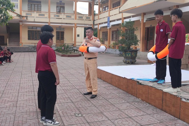 Chung tay dựng 'lá chắn' phòng chống đuối nước cho trẻ em trong mùa hè- Ảnh 3. Chung tay dựng 'lá chắn' phòng chống đuối nước cho trẻ em trong mùa hè- Ảnh 3.