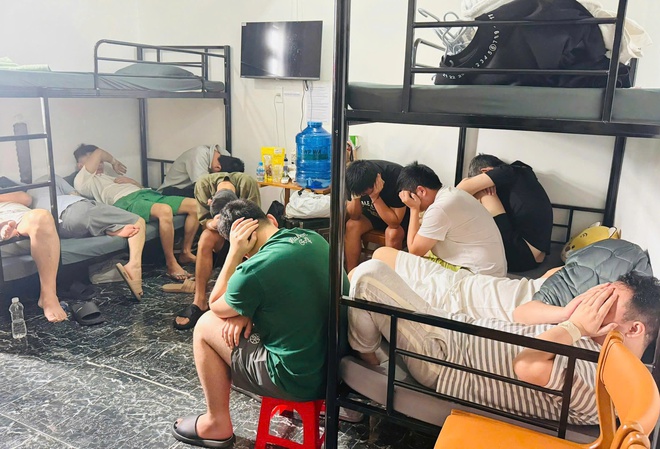 Phát hiện nhiều người nước ngoài thuê khách sạn lập 'ổ' lừa đảo công nghệ cao ở TPHCM - Ảnh 4.