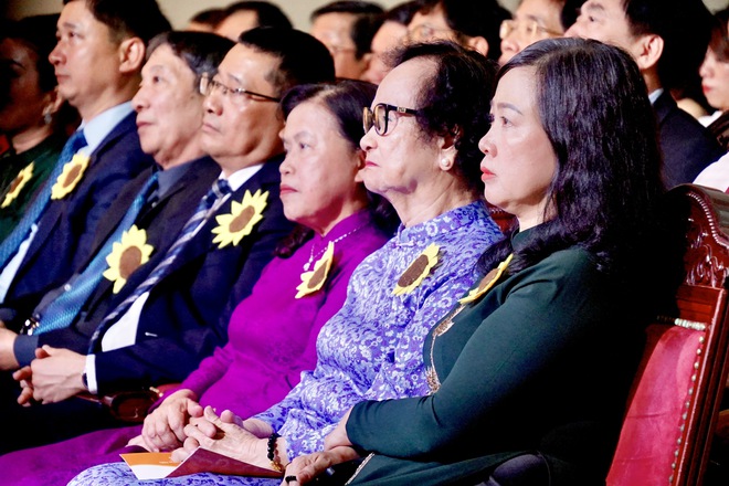 15 năm Quỹ Ngày mai tươi sáng tiếp sức hàng chục vạn bệnh nhân ung thư nghèo- Ảnh 2. 15 năm Quỹ Ngày mai tươi sáng tiếp sức hàng chục vạn bệnh nhân ung thư nghèo- Ảnh 2.