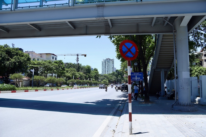 Bị CSGT xử lý vì dừng đỗ trước cổng bệnh viện, nhiều tài xế vẫn viện lý do quen thuộc- Ảnh 3. Bị CSGT xử lý vì dừng đỗ trước cổng bệnh viện, nhiều tài xế vẫn viện lý do quen thuộc- Ảnh 3.
