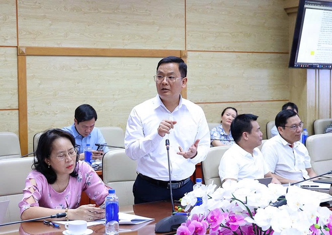 Bộ trưởng Đào Hồng Lan: Triển khai hiệu quả, đồng bộ khám sức khỏe định kỳ, bảo đảm quyền lợi cho người dân- Ảnh 3. Bộ trưởng Đào Hồng Lan: Triển khai hiệu quả, đồng bộ khám sức khỏe định kỳ, bảo đảm quyền lợi cho người dân- Ảnh 3.