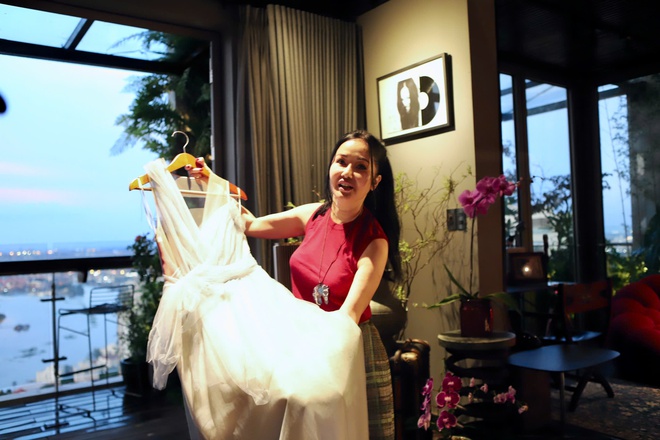 Diva Hồng Nhung đấu giá chiếc váy đặc biệt ủng hộ bệnh nhân ung thư vú- Ảnh 3. Diva Hồng Nhung đấu giá chiếc váy đặc biệt ủng hộ bệnh nhân ung thư vú- Ảnh 3.
