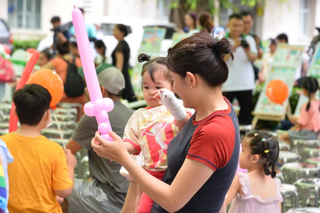 Hàng nghìn bệnh nhi ở TPHCM đón Quốc tế Thiếu nhi trong không khí ngập tràn yêu thương- Ảnh 4.