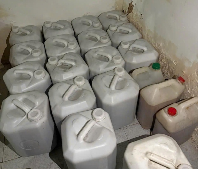 Công an TPHCM triệt phá đường dây sản xuất, buôn bán thuốc đông dược trái phép quy mô lớn- Ảnh 3. Công an TPHCM triệt phá đường dây sản xuất, buôn bán thuốc đông dược trái phép quy mô lớn- Ảnh 3.