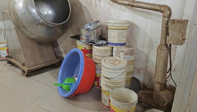Công an TPHCM triệt phá đường dây sản xuất, buôn bán thuốc đông dược trái phép quy mô lớn- Ảnh 6. Công an TPHCM triệt phá đường dây sản xuất, buôn bán thuốc đông dược trái phép quy mô lớn- Ảnh 6.