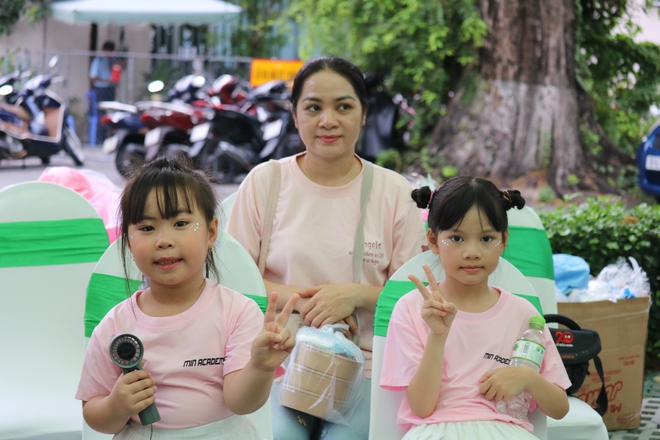 Hàng nghìn bệnh nhi ở TPHCM đón Quốc tế Thiếu nhi trong không khí ngập tràn yêu thương- Ảnh 2.