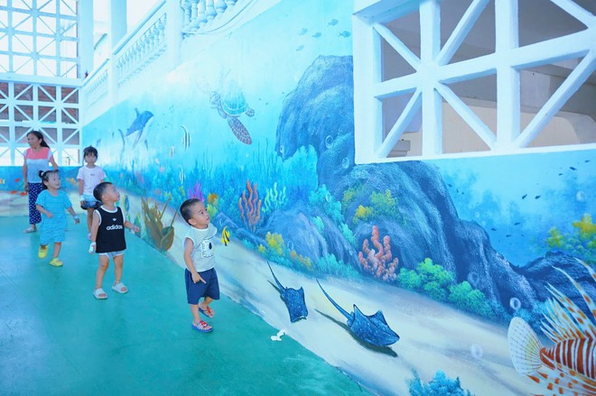 'Hành lang cổ tích' giúp bệnh nhi thêm niềm vui trong điều trị- Ảnh 3. 'Hành lang cổ tích' giúp bệnh nhi thêm niềm vui trong điều trị- Ảnh 3.