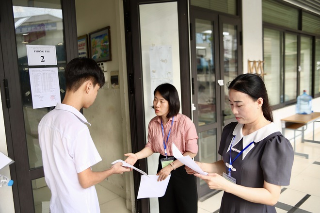 Sĩ tử Hà Nội tự tin bước vào kỳ thi tuyển sinh lớp 10- Ảnh 8. Sĩ tử Hà Nội tự tin bước vào kỳ thi tuyển sinh lớp 10- Ảnh 8.