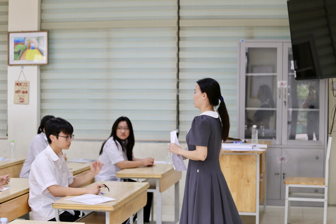 Sĩ tử Hà Nội tự tin bước vào kỳ thi tuyển sinh lớp 10- Ảnh 10. Sĩ tử Hà Nội tự tin bước vào kỳ thi tuyển sinh lớp 10- Ảnh 10.