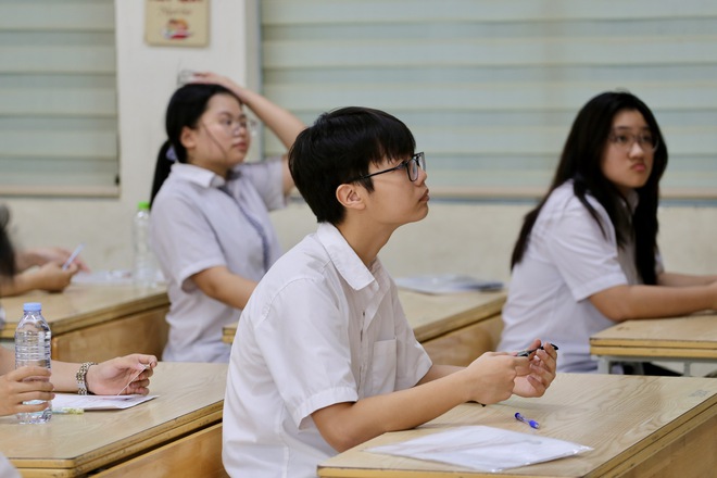 Sĩ tử Hà Nội tự tin bước vào kỳ thi tuyển sinh lớp 10- Ảnh 11. Sĩ tử Hà Nội tự tin bước vào kỳ thi tuyển sinh lớp 10- Ảnh 11.