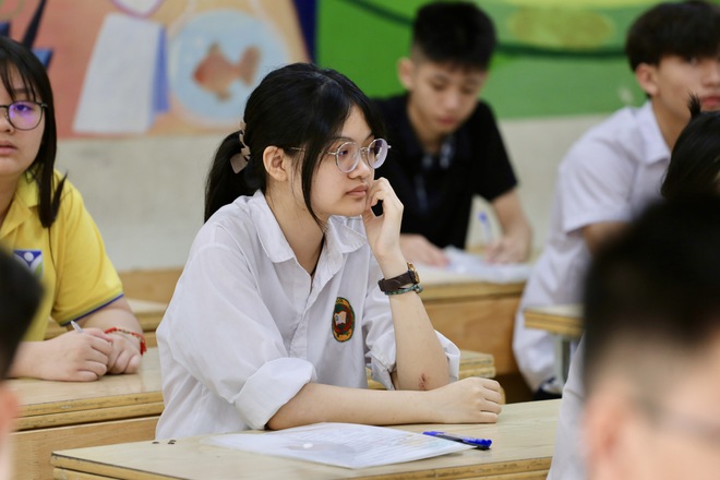 Sĩ tử Hà Nội tự tin bước vào kỳ thi tuyển sinh lớp 10- Ảnh 12. Sĩ tử Hà Nội tự tin bước vào kỳ thi tuyển sinh lớp 10- Ảnh 12.