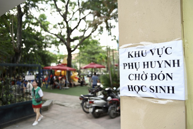 Sĩ tử Hà Nội tự tin bước vào kỳ thi tuyển sinh lớp 10- Ảnh 13. Sĩ tử Hà Nội tự tin bước vào kỳ thi tuyển sinh lớp 10- Ảnh 13.