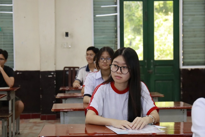 Hơn 151.000 thí sinh tại TPHCM làm thủ tục dự thi vào lớp 10- Ảnh 3. Hơn 151.000 thí sinh tại TPHCM làm thủ tục dự thi vào lớp 10- Ảnh 3.
