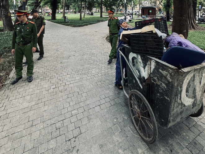 Công viên Lê Nin nhếch nhác, lộn xộn kéo dài, phường Ba Đình ra quân chấn chỉnh- Ảnh 3.