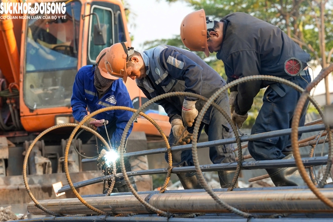 Phá dỡ loạt công trình tại phường Hồng Hà phục vụ thi công cầu Tứ Liên - Ảnh 11. Phá dỡ loạt công trình tại phường Hồng Hà phục vụ thi công cầu Tứ Liên - Ảnh 11.